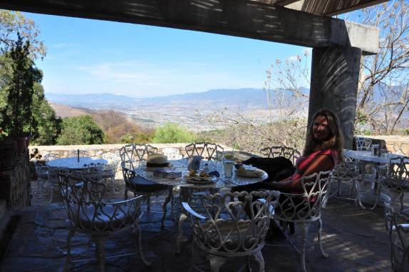 Cafeteria com vista privilegiada no museu de Monte Albán, ao lado de Oaxaca, no México